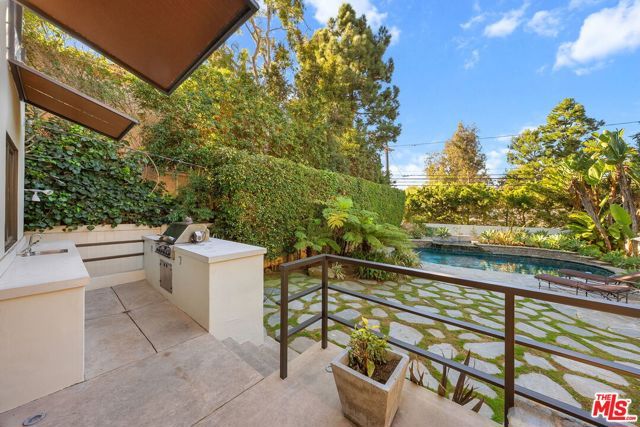 215 S Anita Avenue, Los Angeles, CA 90049