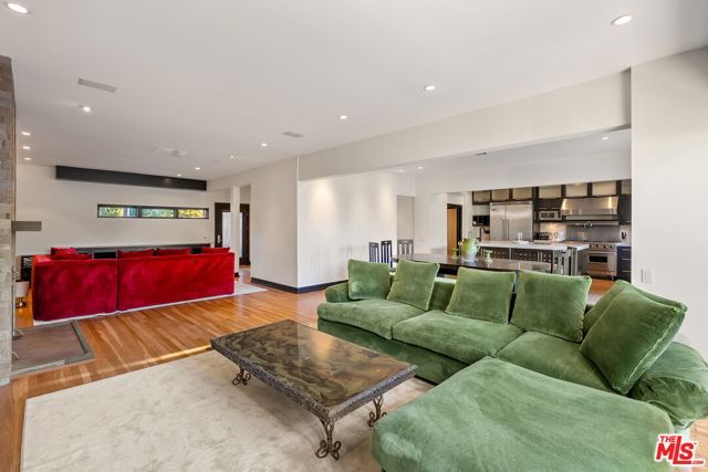 215 S Anita Avenue, Los Angeles, CA 90049