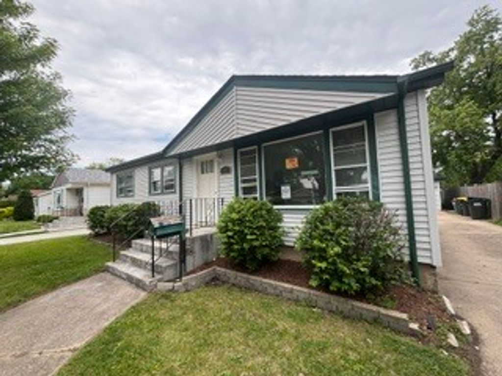 308 Queens Lane, Thornton, IL 60476