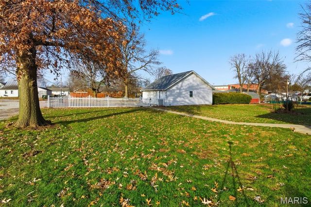 203 E Mill Street E, Waterloo, IL 62298