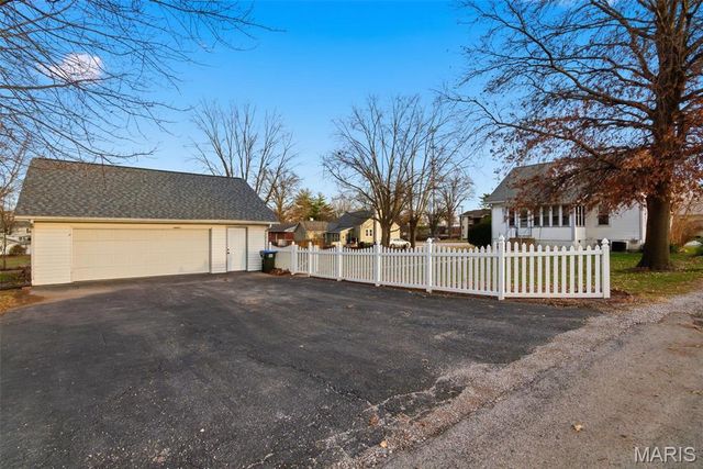 203 E Mill Street E, Waterloo, IL 62298