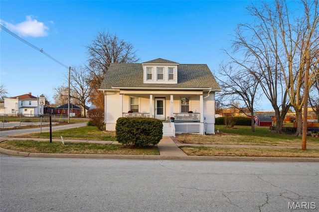 203 E Mill Street E, Waterloo, IL 62298