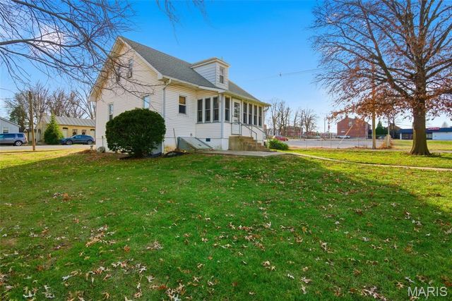 203 E Mill Street E, Waterloo, IL 62298