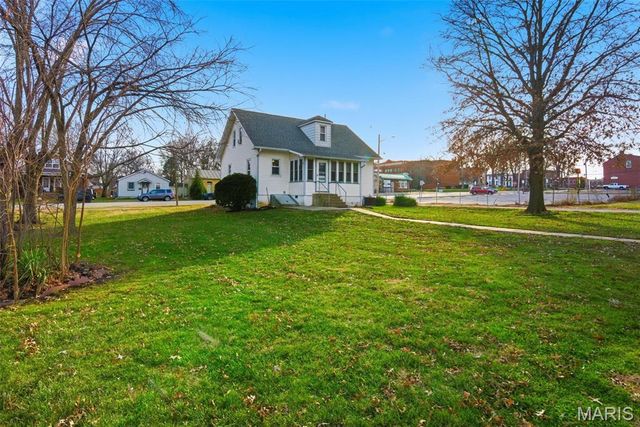 203 E Mill Street E, Waterloo, IL 62298