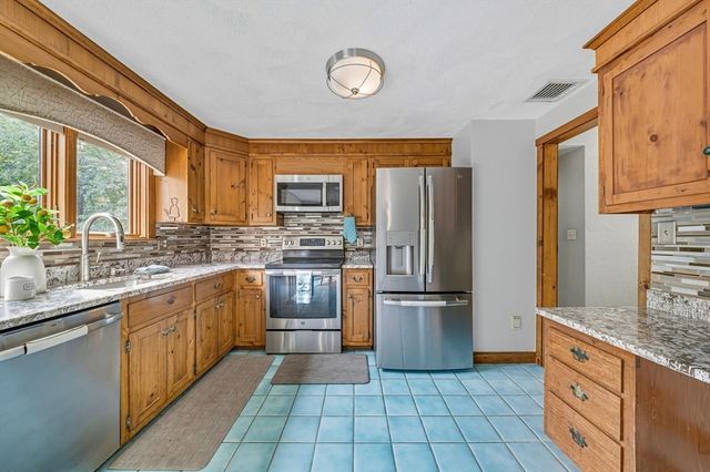 20 Church St, Easton, MA 02375