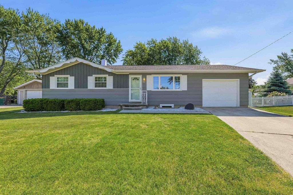 56 PIONEER COURT, Fond Du Lac, WI 54935