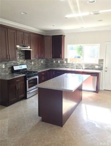10913-10915 Tamarack, Pacoima, CA 91331