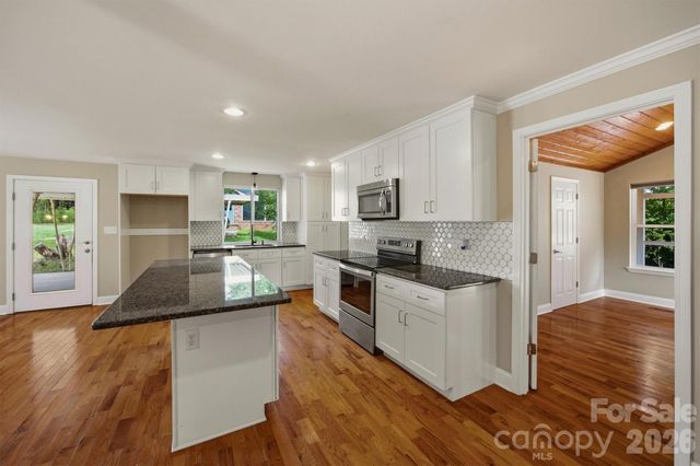 1515 Berkley Street SW, Lenoir, NC 28645