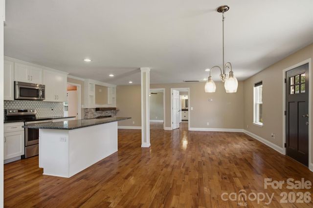 1515 Berkley Street SW, Lenoir, NC 28645