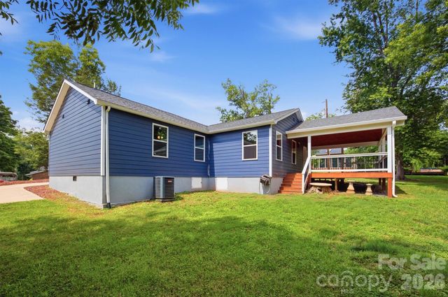 1515 Berkley Street SW, Lenoir, NC 28645