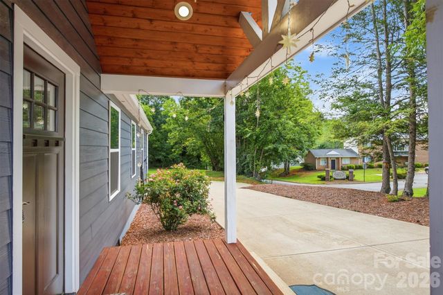 1515 Berkley Street SW, Lenoir, NC 28645