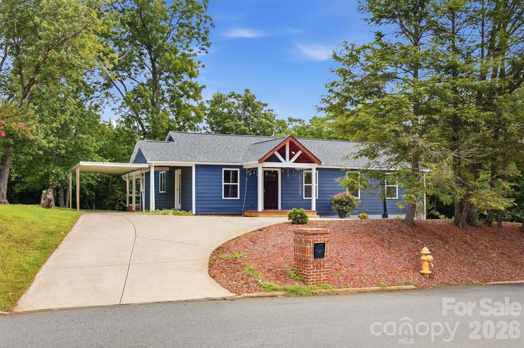 1515 Berkley Street SW, Lenoir, NC 28645