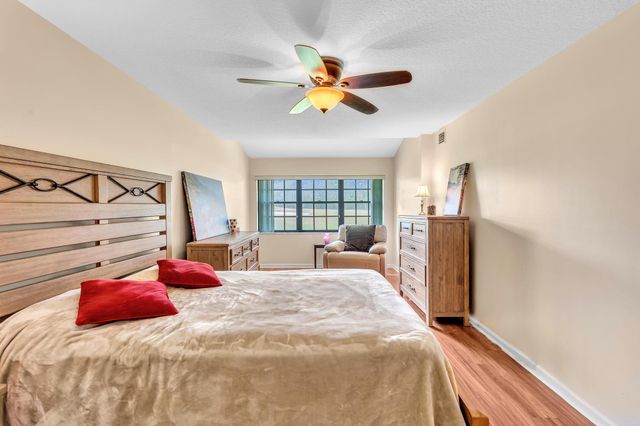 17372 Boca Club Boulevard 405, Boca Raton, FL 33487