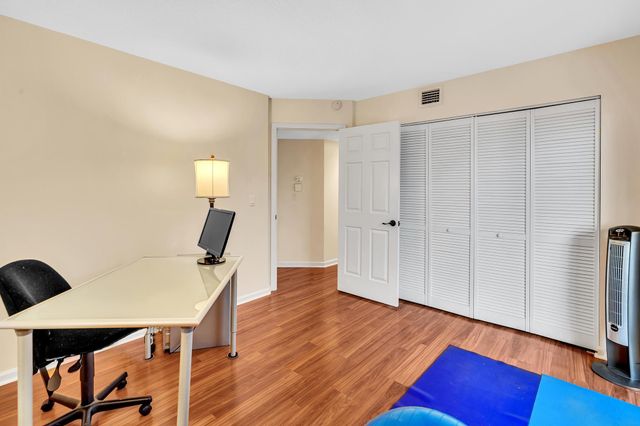 17372 Boca Club Boulevard 405, Boca Raton, FL 33487