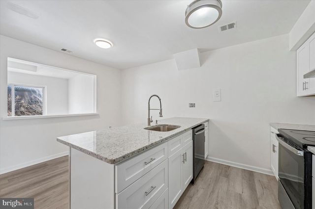 8410 LYONS PL, Philadelphia, PA 19153