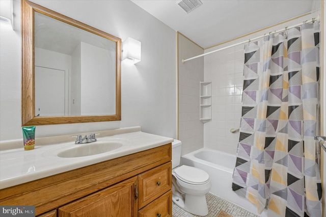 8410 LYONS PL, Philadelphia, PA 19153