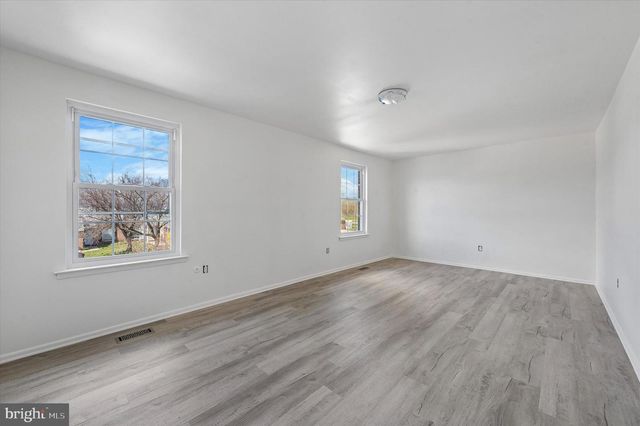 8410 LYONS PL, Philadelphia, PA 19153