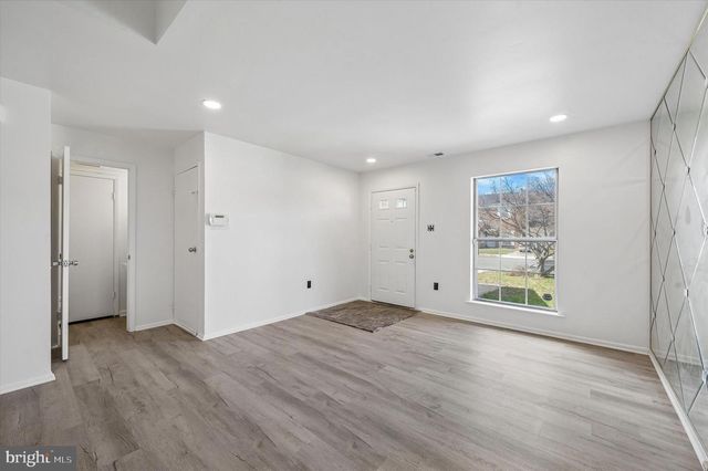 8410 LYONS PL, Philadelphia, PA 19153