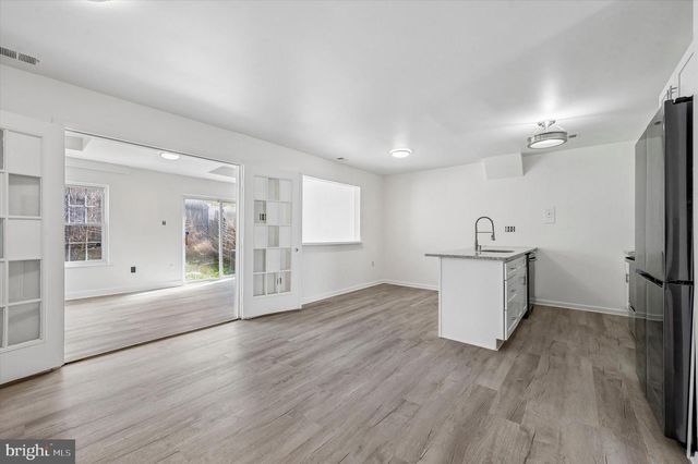 8410 LYONS PL, Philadelphia, PA 19153