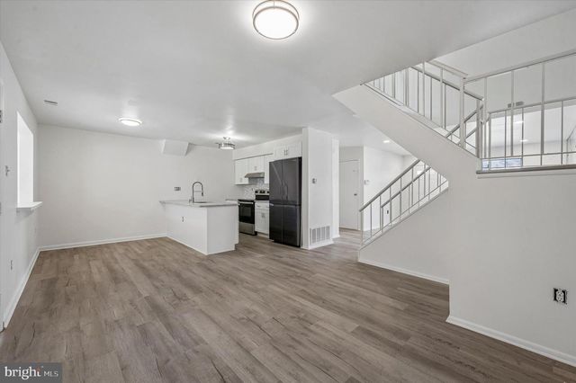 8410 LYONS PL, Philadelphia, PA 19153