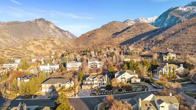 10043 S STONEWALL CT, Sandy, UT 84092