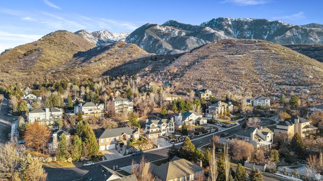 10043 S STONEWALL CT, Sandy, UT 84092