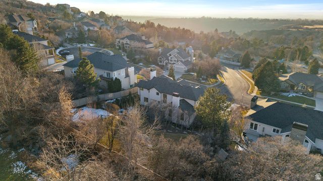 10043 S STONEWALL CT, Sandy, UT 84092