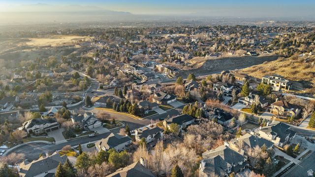 10043 S STONEWALL CT, Sandy, UT 84092