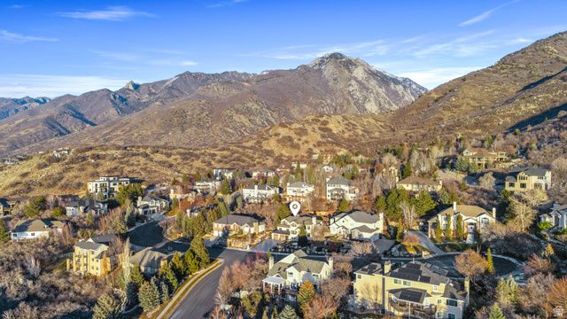 10043 S STONEWALL CT, Sandy, UT 84092