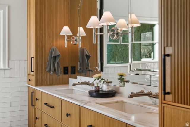 10043 S STONEWALL CT, Sandy, UT 84092