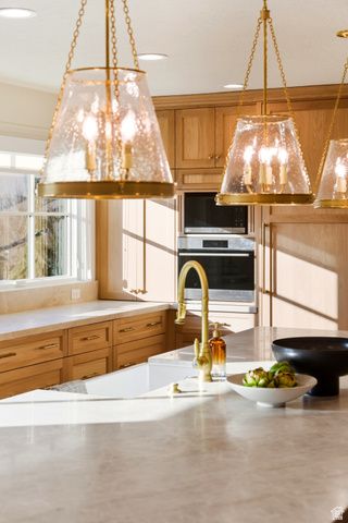 10043 S STONEWALL CT, Sandy, UT 84092