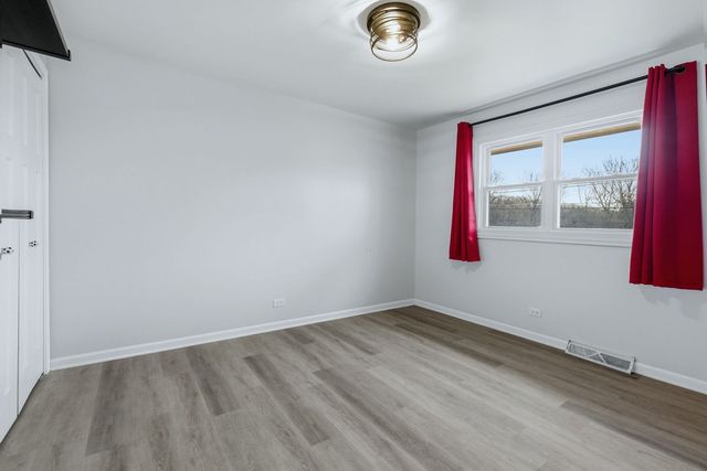 28W032 Roosevelt Road, Winfield, IL 60190