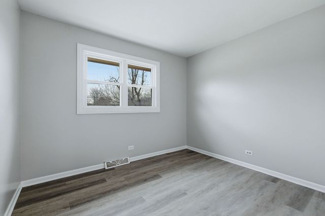 28W032 Roosevelt Road, Winfield, IL 60190