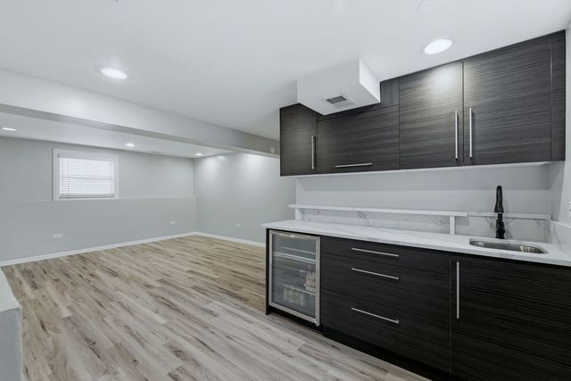 28W032 Roosevelt Road, Winfield, IL 60190