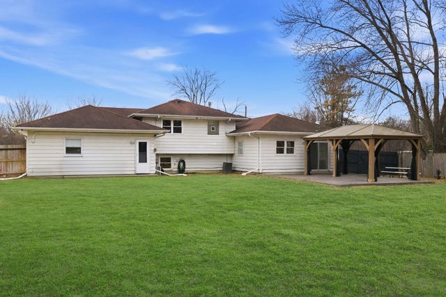 28W032 Roosevelt Road, Winfield, IL 60190