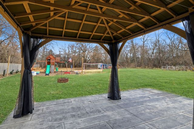 28W032 Roosevelt Road, Winfield, IL 60190