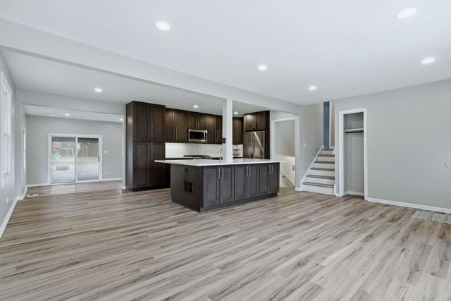 28W032 Roosevelt Road, Winfield, IL 60190