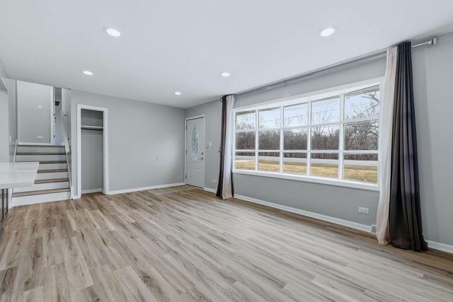 28W032 Roosevelt Road, Winfield, IL 60190