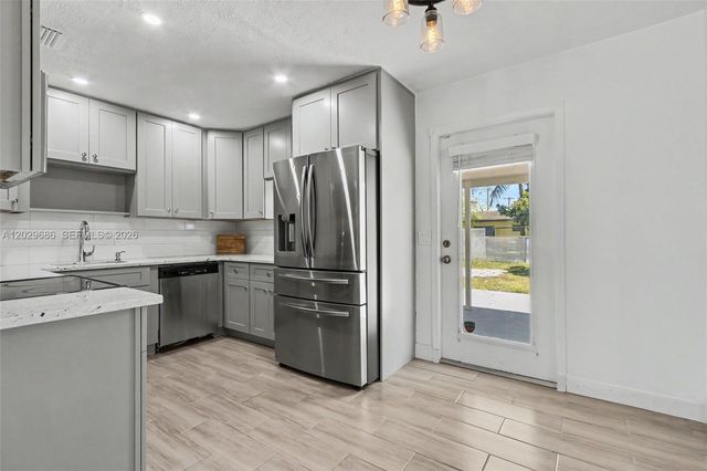 6230 SW 16th Ct, North Lauderdale, FL 33068
