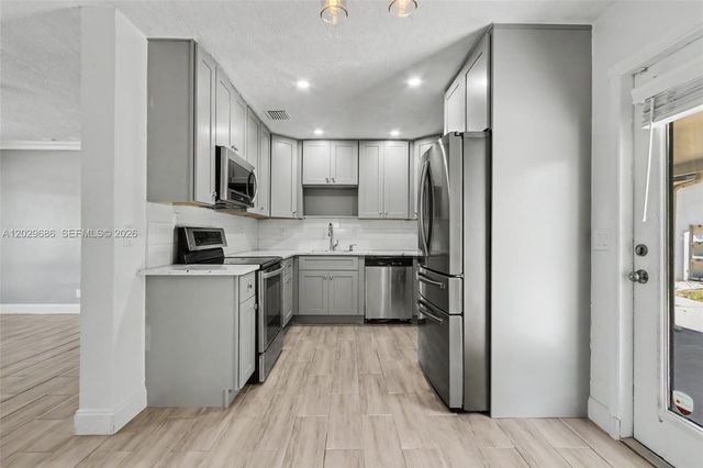 6230 SW 16th Ct, North Lauderdale, FL 33068