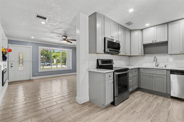 6230 SW 16th Ct, North Lauderdale, FL 33068