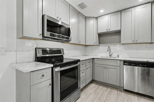 6230 SW 16th Ct, North Lauderdale, FL 33068