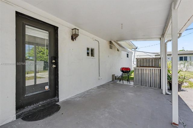 6230 SW 16th Ct, North Lauderdale, FL 33068