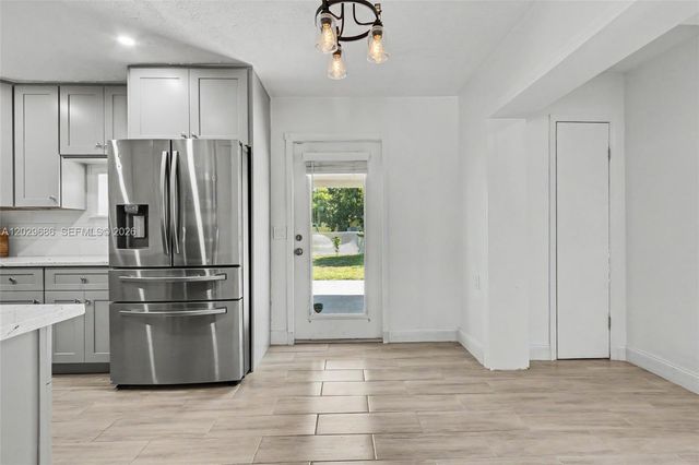6230 SW 16th Ct, North Lauderdale, FL 33068