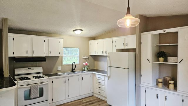 2572 Holt Woods Road, Reeds Spring, MO 65737