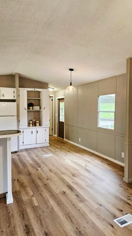 2572 Holt Woods Road, Reeds Spring, MO 65737