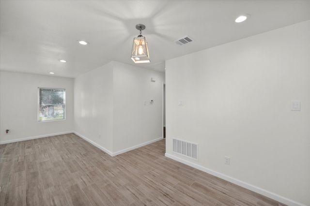 1167 Greenbrier Drive, River Oaks, TX 76114