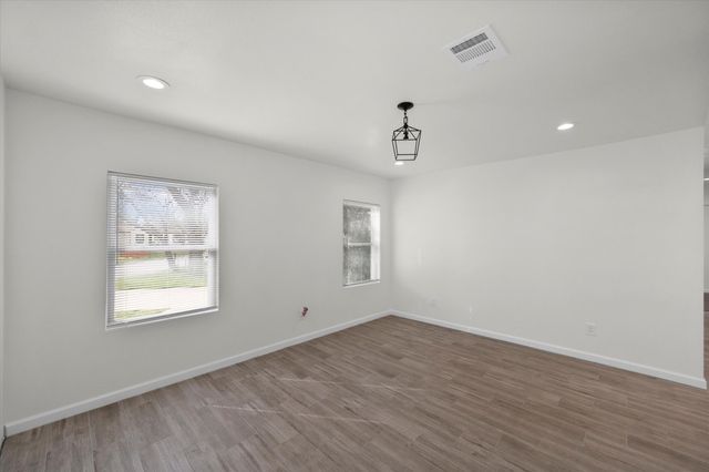 1167 Greenbrier Drive, River Oaks, TX 76114