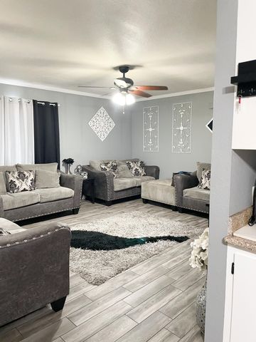 1412 E Springville Avenue, Porterville, CA 93257