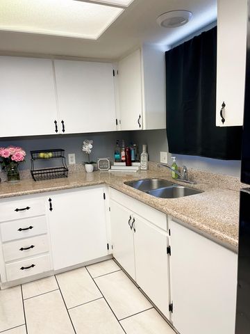 1412 E Springville Avenue, Porterville, CA 93257